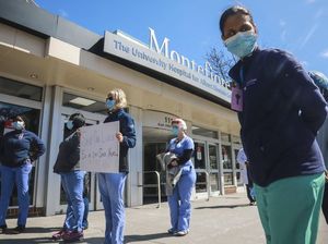 Aksi Demo Perawat New York Minta APD