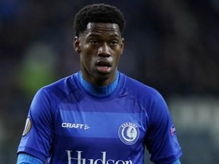 Ghents Canadian forward Jonathan David looks on during the UEFA Europa League round of 32 second leg football match between KAA Gent and AS Roma,  on February 27, 2020 at the KAA Gent Stadium, in Gand, Belgium. (Photo by kenzo tribouillard / AFP)