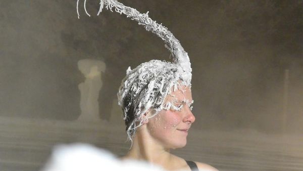 Kocak! Ada Kontes Membekukan Rambut, Bentuknya Aneh-aneh