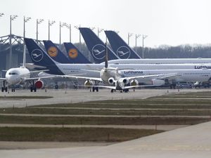 Buset, Penumpang Pesawat Ini Bawa Suvenir yang Bisa Picu Ledakan