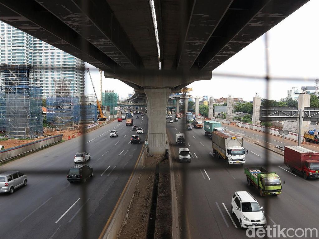 Arus Balik Tol Japek: Km 47 Arah Jakarta Padat, Selepasnya Lancar Arus Balik Tol Japek: Km 47 Arah Jakarta Padat, Selepasnya Lancar