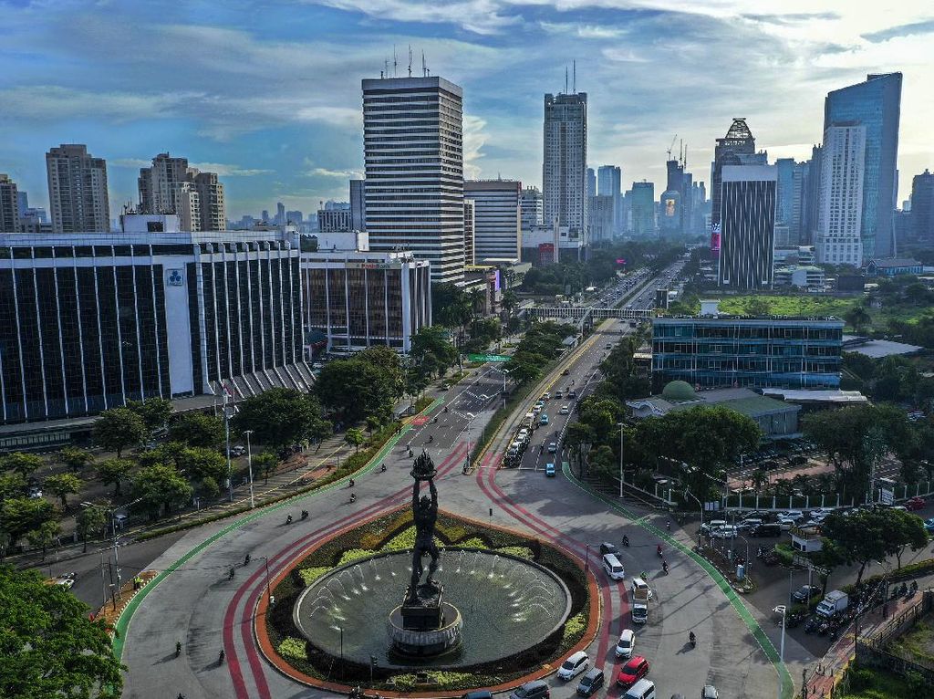 Indahnya Biru Langit Jakarta Bebas Polusi Indahnya Biru Langit Jakarta Bebas Polusi