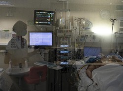 Pria Spanyol Dampingi Ayahnya yang Positif Corona Selama 34 Hari