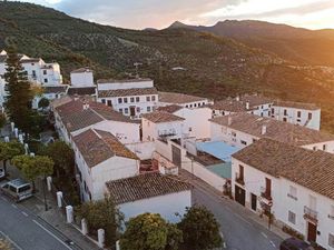 Potret Kota Berbenteng di Spanyol yang Bebas Corona