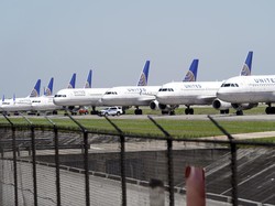 Diminta Cuti Tanpa Digaji, Karyawan Gugat United Airlines