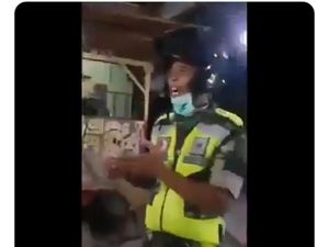 Polosnya Penjual Nasi Goreng Tanya Virus Corona Keluar Jam Berapa?