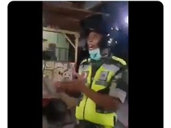 Polosnya Penjual Nasi Goreng Tanya Virus Corona Keluar Jam Berapa?