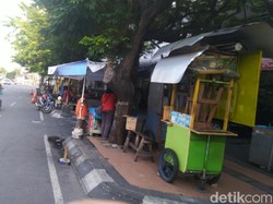 Nasib Usaha Kuliner Saat Ruas-ruas Jalan di Semarang Ditutup