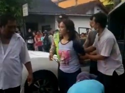 Bak Film Action, Polisi Kejar dan Adang Mobil Dikendarai Perempuan Depresi