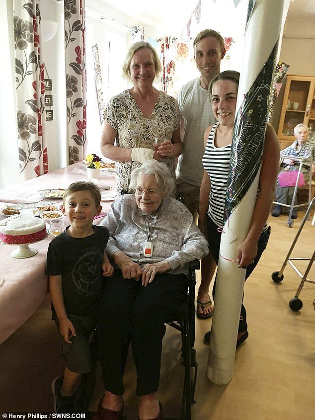 Nenek 99 tahun sembuh dari corona karena marmalade