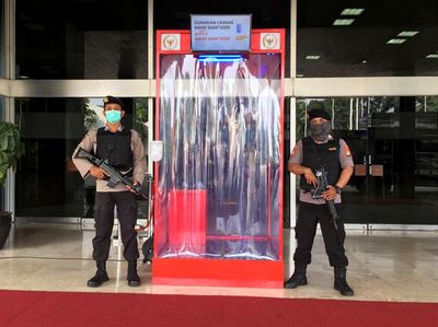 Potret Beberapa Instansi Negara yang Pakai Bilik Disinfektan
