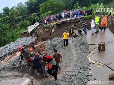 Potret Jembatan Ambruk di Purwakarta yang Tewaskan 1 Orang