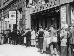 Pakar Sejarah Ekonomi: yang Kita Alami Sekarang Barulah Awal dari Krisis