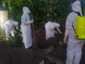 Kepala Kemenag Kota Blitar yang Meninggal Dimakamkan Sesuai Protap Corona Kepala Kemenag Kota Blitar yang Meninggal Dimakamkan Sesuai Protap Corona