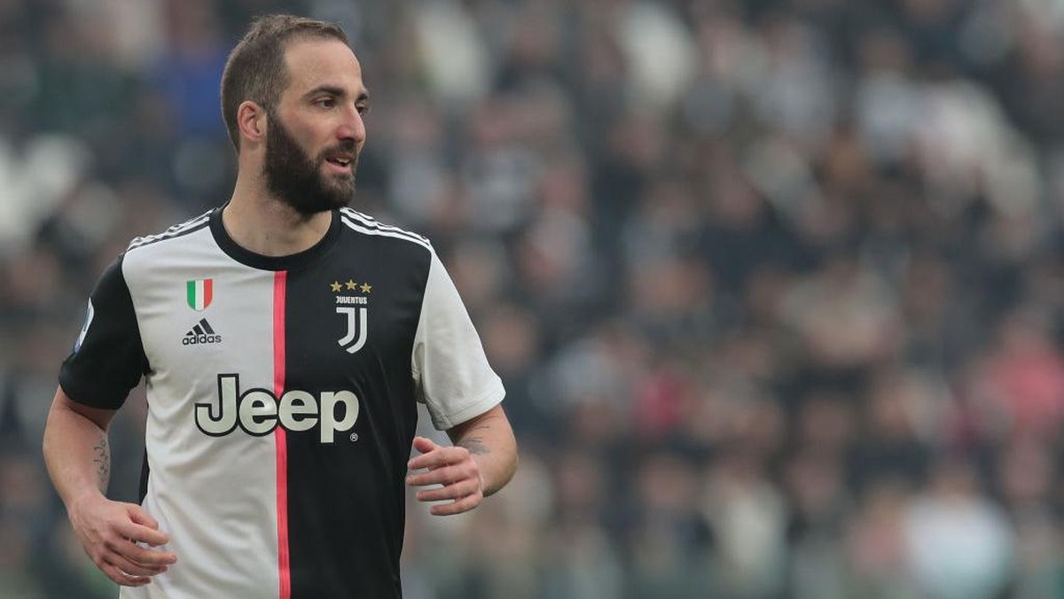 Striker Gonzalo Higuain resmi berlabuh di Inter Miami, klub David Beckham. (Foto: Getty Images/Emilio Andreoli)