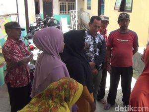Emak-emak di Subang Geruduk Kantor Desa Tuntut Dana Kompensasi COVID-19