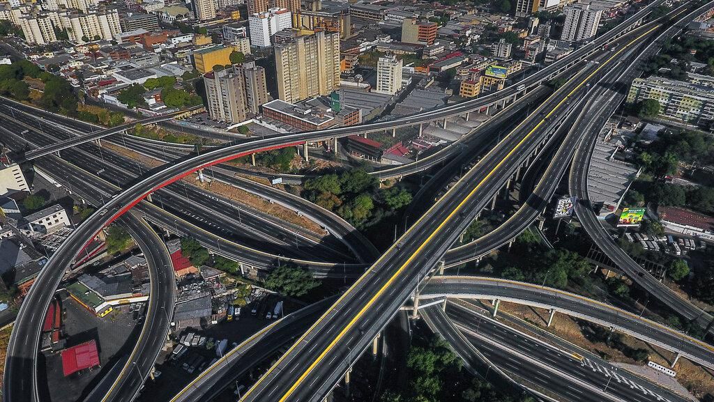 Melihat dari Udara Sepinya Jalanan Dunia Akibat Corona Melihat dari Udara Sepinya Jalanan Dunia Akibat Corona