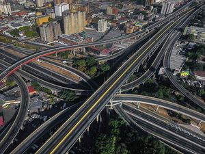 Melihat dari Udara Sepinya Jalanan Dunia Akibat Corona Melihat dari Udara Sepinya Jalanan Dunia Akibat Corona