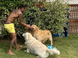 Cara Neymar Latihan Bola: Lari Dikejar Anjing
