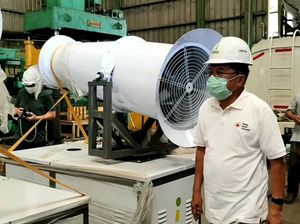 JK Tinjau Perakitan Armada Gunner PMI Penyemprot Disinfektan