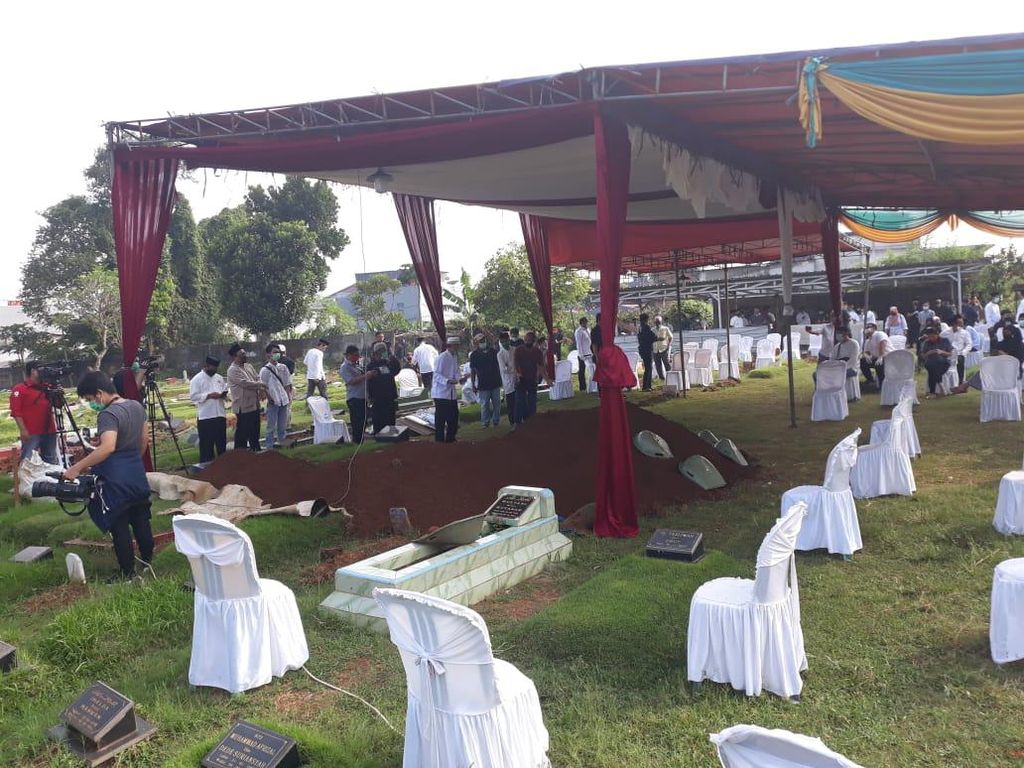 Pemakaman Wakil Jaksa Agung, Protokol Cegah Corona Diterapkan ke Pelayat Pemakaman Wakil Jaksa Agung, Protokol Cegah Corona Diterapkan ke Pelayat