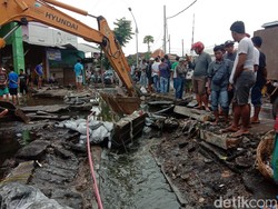 Diajak Ibu Beli Pulsa, Bocah 5 Tahun Hilang Masuk Selokan