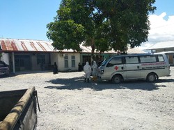 Istri Pasien Positif Corona yang Meninggal di Palu Dijemput Tim Medis