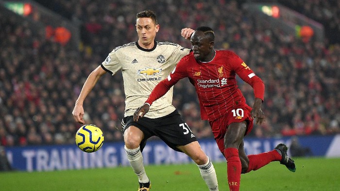 LIVERPOOL, ENGLAND - JANUARY 19: Sadio Mane of Liverpool is challenged by Nemanja Matic of Manchester United during the Premier League match between Liverpool FC and Manchester United at Anfield on January 19, 2020 in Liverpool, United Kingdom. (Photo by Michael Regan/Getty Images)