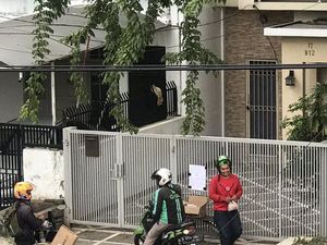 Inspiratif! Kisah Orang Tua yang Bagikan Makanan Warteg di Depan Rumah Inspiratif! Kisah Orang Tua yang Bagikan Makanan Warteg di Depan Rumah