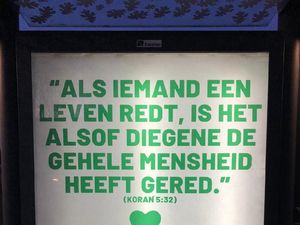Warga di Belanda Kutip Al Maidah 32, Dukung Dokter & Perawat Pasien Corona Warga di Belanda Kutip Al Maidah 32, Dukung Dokter & Perawat Pasien Corona
