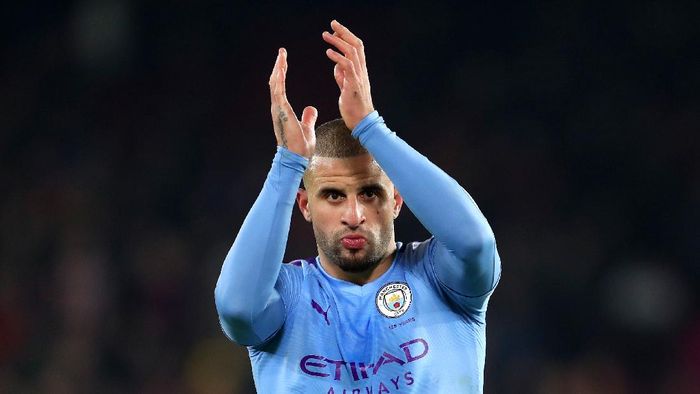 kyle walker manchester city premier league SHEFFIELD, ENGLAND - JANUARY 21: Kyle Walker of Manchester City acknowledges the fans during the Premier League match between Sheffield United and Manchester City at Bramall Lane on January 21, 2020 in Sheffield, United Kingdom. (Photo by Catherine Ivill/Getty Images)