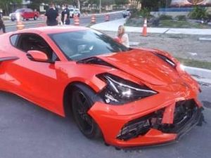 Duh, Baru Sehari Keluar Dealer, Mobil Sport Ini Ringsek karena Tabrakan Duh, Baru Sehari Keluar Dealer, Mobil Sport Ini Ringsek karena Tabrakan