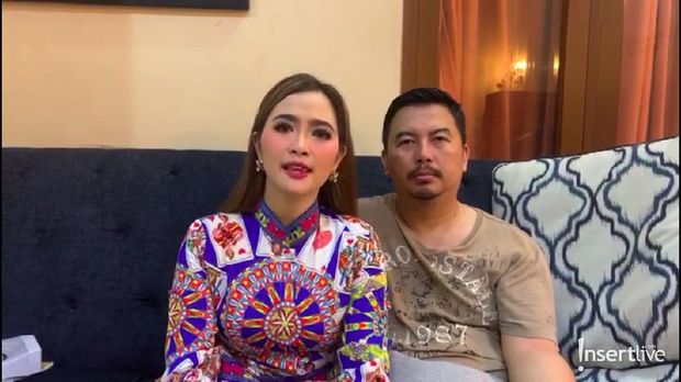 Vega Darwanti dan suami soal pekerjaan selama virus corona di Indonesia.
