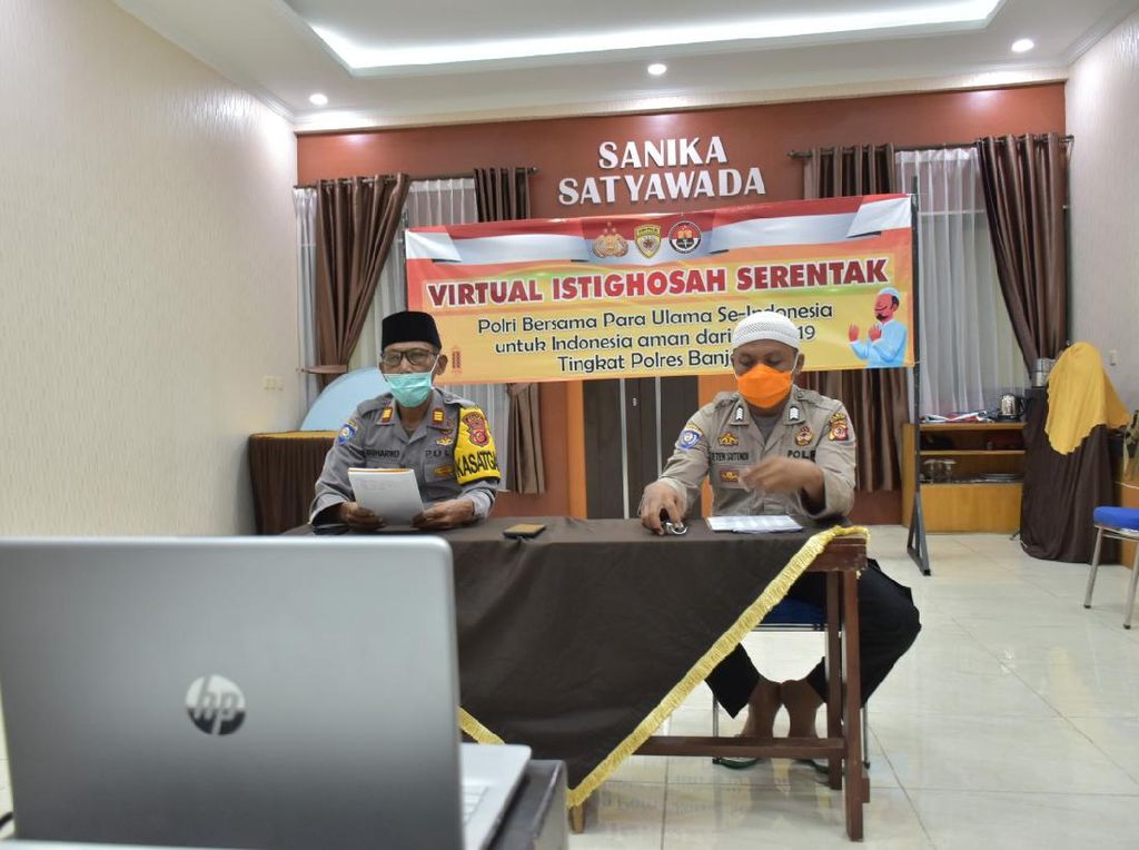 Lawan Corona, Polisi-Ulama di Banjar Gelar Doa Bersama Virtual Lawan Corona, Polisi-Ulama di Banjar Gelar Doa Bersama Virtual