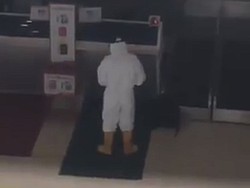 Heboh! Calon Penumpang di Bandara APT Pranoto Pakai APD Lengkap