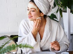 12 Cara Memutihkan Kulit Secara Alami dengan Cepat