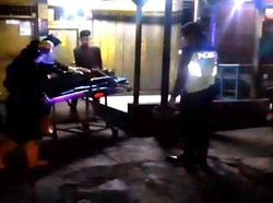 Pria Tergeletak di Sukabumi Dievakuasi Petugas Pakai APD Terindikasi Corona