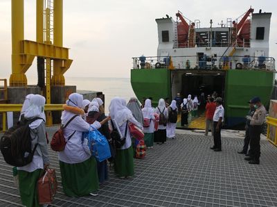 Cegah Corona, Para Santri Dipulangkan