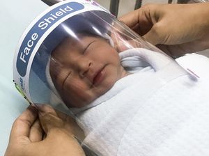Hindari Corona, Bayi di Thailand Pakai Pelindung Wajah