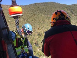 Langgar Lockdown Demi Beli Rokok, Pria Ini Tersesat di Gunung