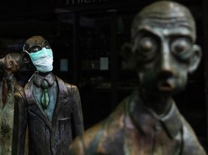 Potret Patung Bermasker yang jadi Saksi Sunyinya Dunia Imbas Corona