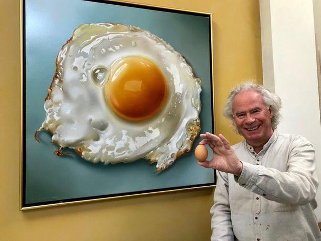 Doyan Banget Telur, Seniman Ini  Melukis Telur Persis Aslinya