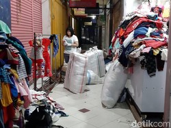 Meski Pasar Kapasan Ditutup, Pedagang Bisa Ambil Dagangan untuk Dijual