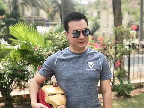 Viral Belanja Pakai Kostum T-Rex, Ternyata di Baliknya CEO Tampan & Terkenal