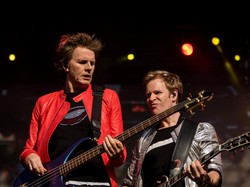 Bassis Duran Duran Positif Corona, Kini Sudah Pulih