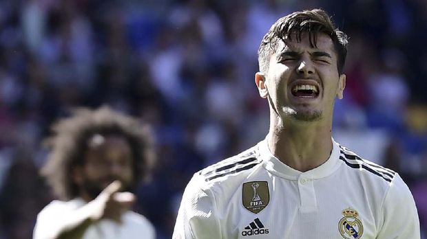 Real Madrid's Spanish midfielder Brahim Diaz reacts to missing a goal opportunity during the Spanish league football match between Real Madrid CF and Villarreal CF at the Santiago Bernabeu stadium in Madrid on May 5, 2019. (Photo by JAVIER SORIANO / AFP)