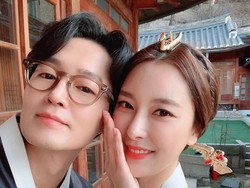 Pernikahan Dua Artis Korea Ini Terpaksa Ditunda karena Corona