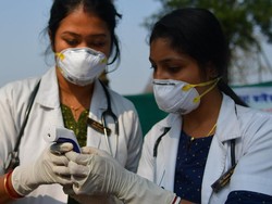 Terlalu! Dokter India Diludahi dan Dilempari Batu Saat Perangi Virus Corona