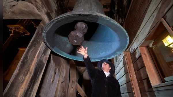 Foto: Lonceng yang Melambangkan Solidaritas di Swiss