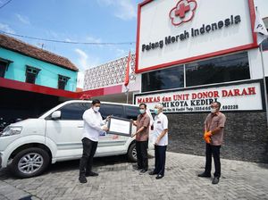 PMI Kediri dapat Bantuan Ambulans Canggih untuk Tangani Covid-19